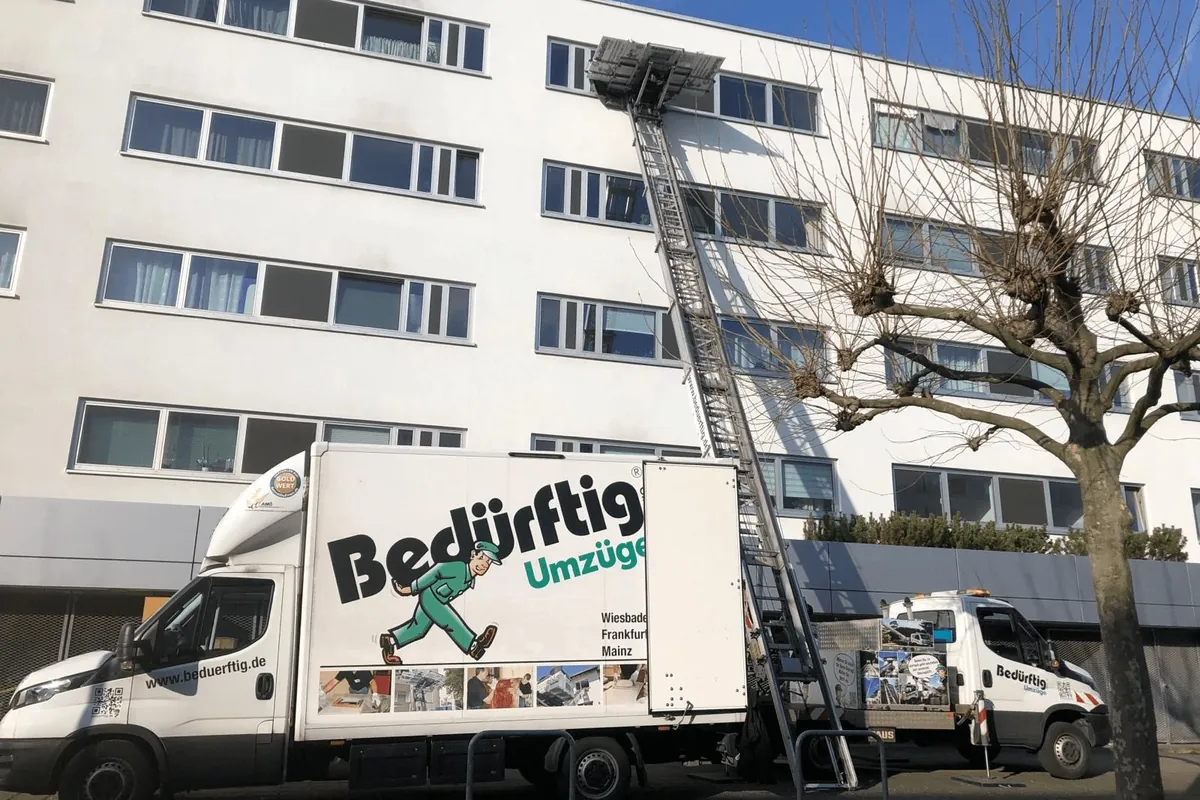Außenaufzug von Bedürftig Umzüge beim Seniorenumzug