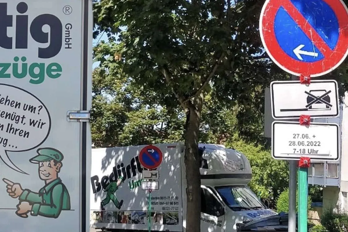 Halteverbotszone für einen Umzug mit Bedürftig Umzüge